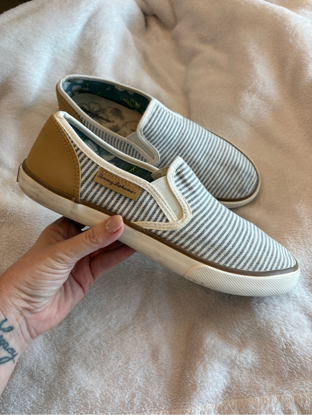 Tommy Bahama Women’s Slip-On Canvas Sneakers Size 9.5